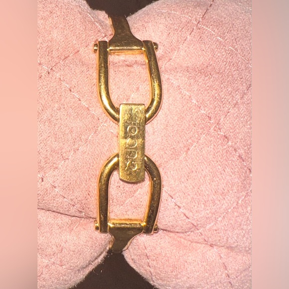 Gucci Horsebit
Vintage Gucci 1500L Horsebit Gold Plated Bangle Watch - Picture 2 of 15